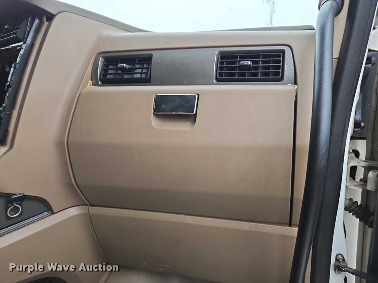 image for item DU2558 2016 Kenworth T680 semi truck