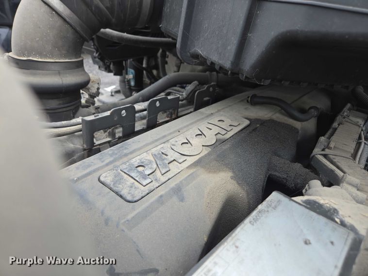 image for item DU2558 2016 Kenworth T680 semi truck