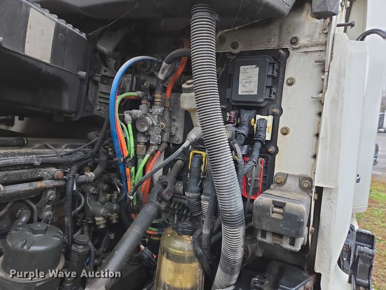 image for item DU2558 2016 Kenworth T680 semi truck