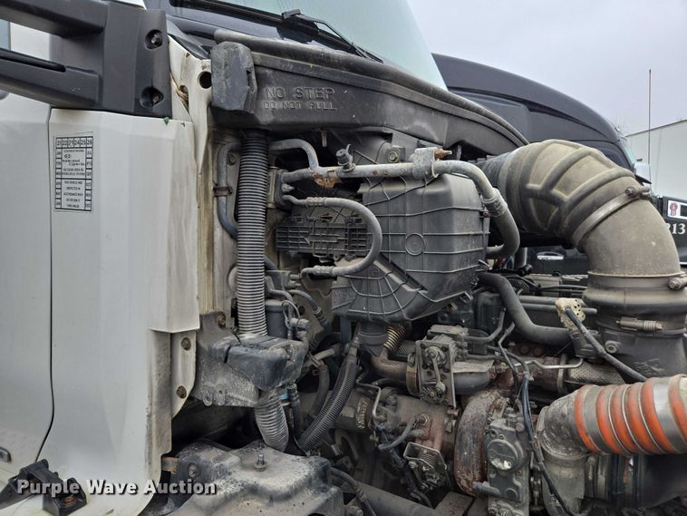 image for item DU2558 2016 Kenworth T680 semi truck