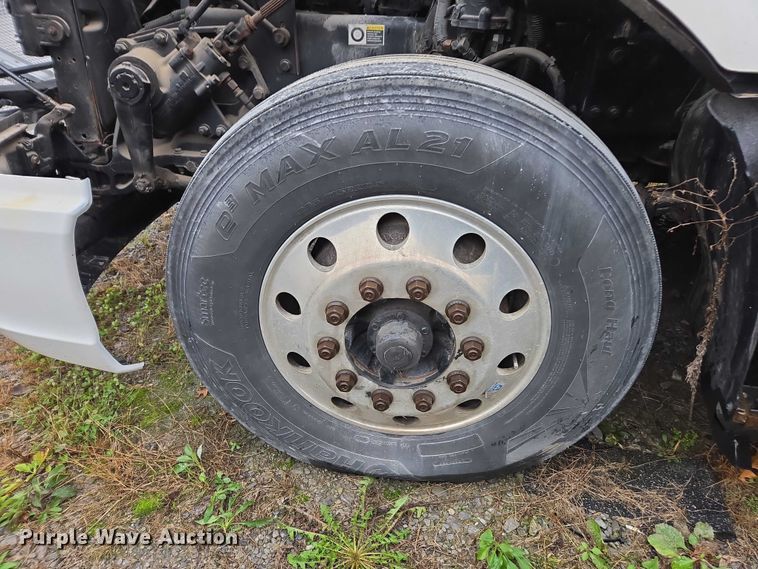 image for item DU2558 2016 Kenworth T680 semi truck