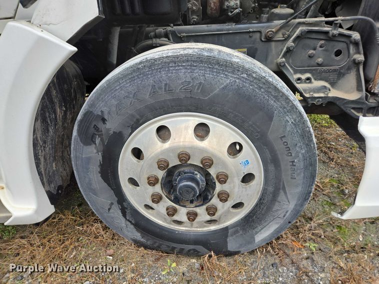 image for item DU2558 2016 Kenworth T680 semi truck