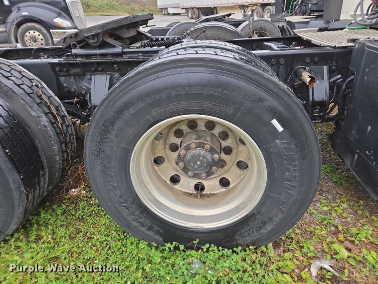 image for item DU2558 2016 Kenworth T680 semi truck