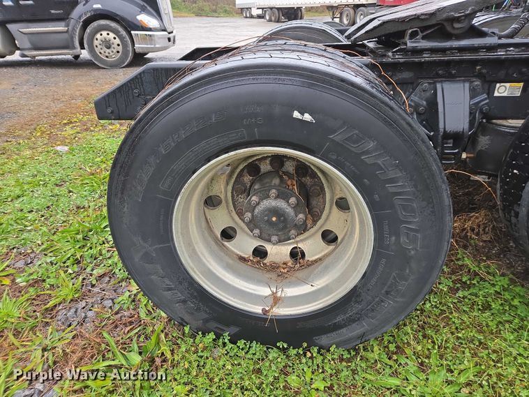 image for item DU2558 2016 Kenworth T680 semi truck