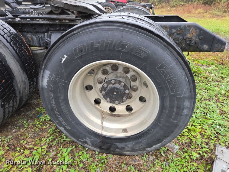 image for item DU2558 2016 Kenworth T680 semi truck