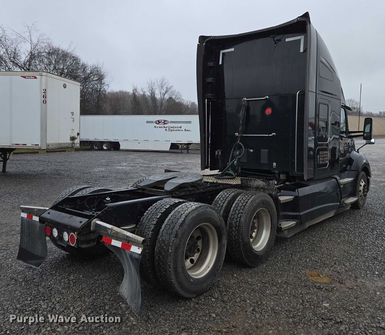 image for item DU2559 2018 Kenworth T680 semi truck