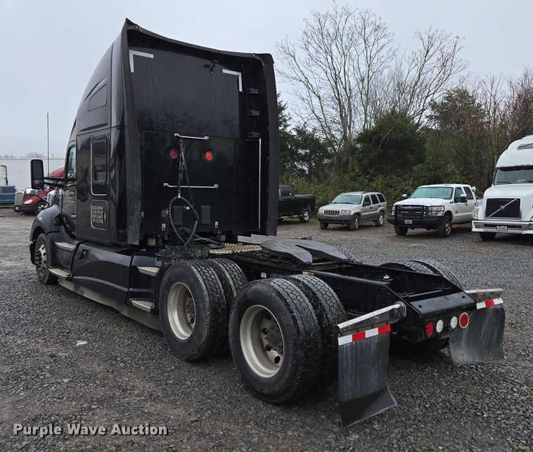 image for item DU2559 2018 Kenworth T680 semi truck