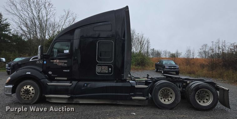 image for item DU2559 2018 Kenworth T680 semi truck