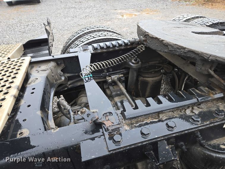 image for item DU2559 2018 Kenworth T680 semi truck