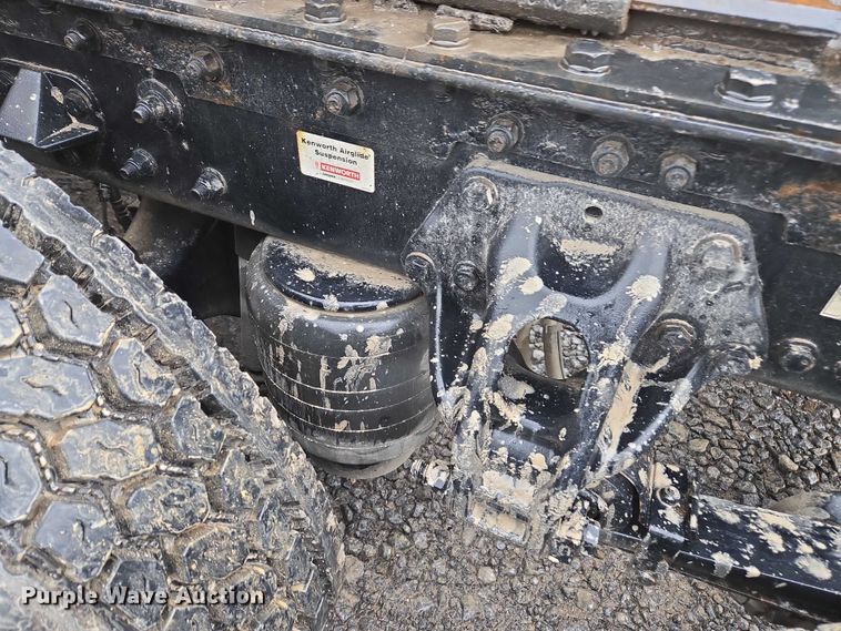 image for item DU2559 2018 Kenworth T680 semi truck