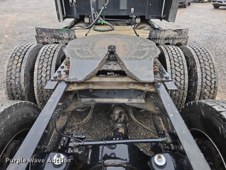 image for item DU2559 2018 Kenworth T680 semi truck