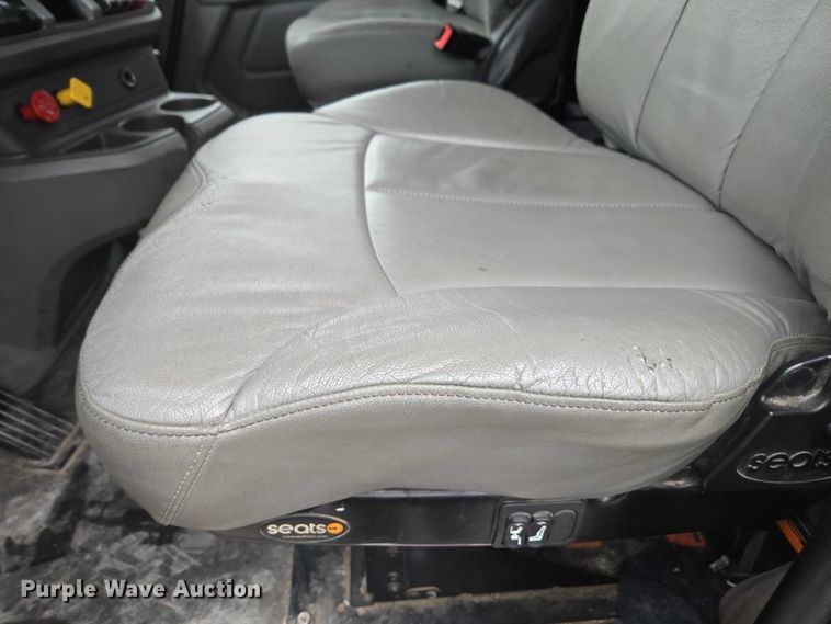 image for item DU2559 2018 Kenworth T680 semi truck