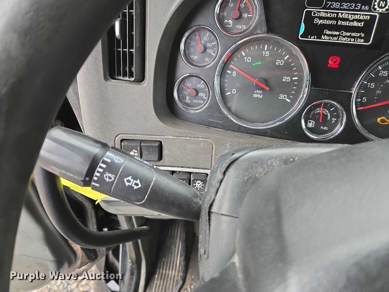 image for item DU2559 2018 Kenworth T680 semi truck