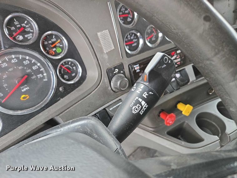 image for item DU2559 2018 Kenworth T680 semi truck