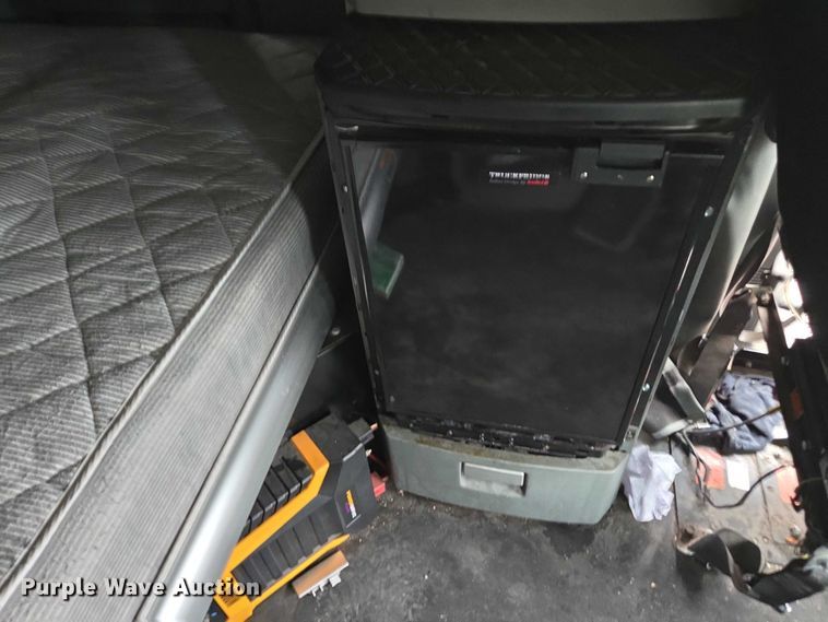 image for item DU2559 2018 Kenworth T680 semi truck