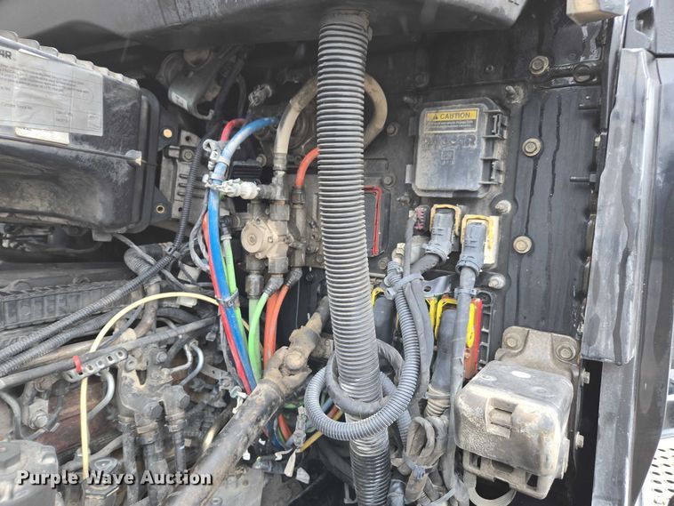 image for item DU2559 2018 Kenworth T680 semi truck