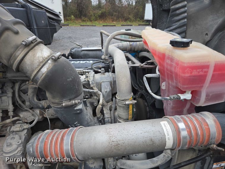 image for item DU2559 2018 Kenworth T680 semi truck