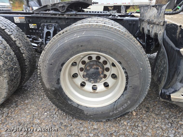 image for item DU2559 2018 Kenworth T680 semi truck