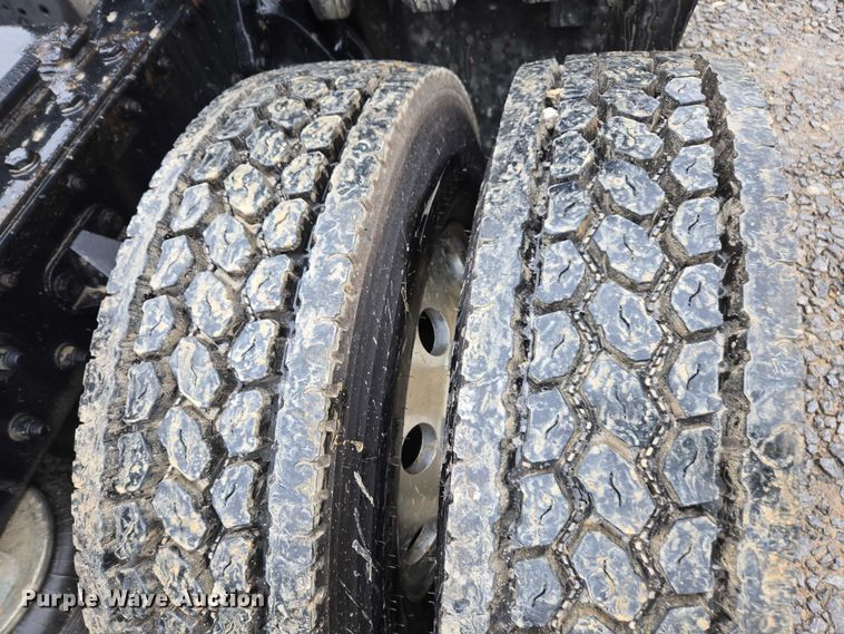 image for item DU2559 2018 Kenworth T680 semi truck