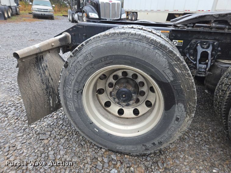 image for item DU2559 2018 Kenworth T680 semi truck