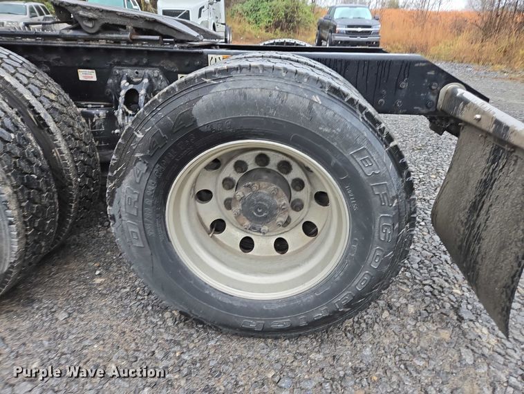 image for item DU2559 2018 Kenworth T680 semi truck