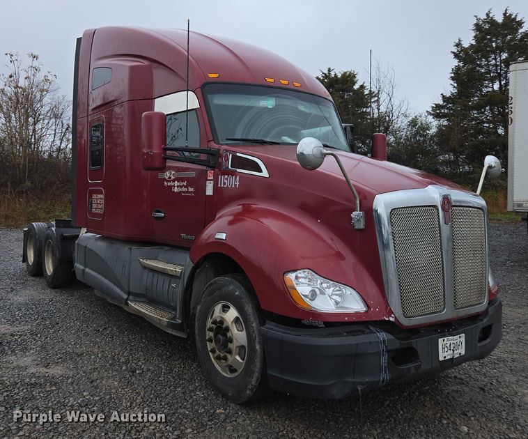 image for item DU2560 2015 Kenworth T680 semi truck