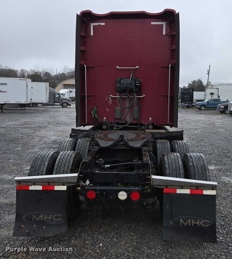 image for item DU2560 2015 Kenworth T680 semi truck