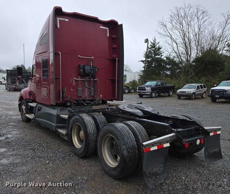 image for item DU2560 2015 Kenworth T680 semi truck
