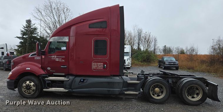 image for item DU2560 2015 Kenworth T680 semi truck