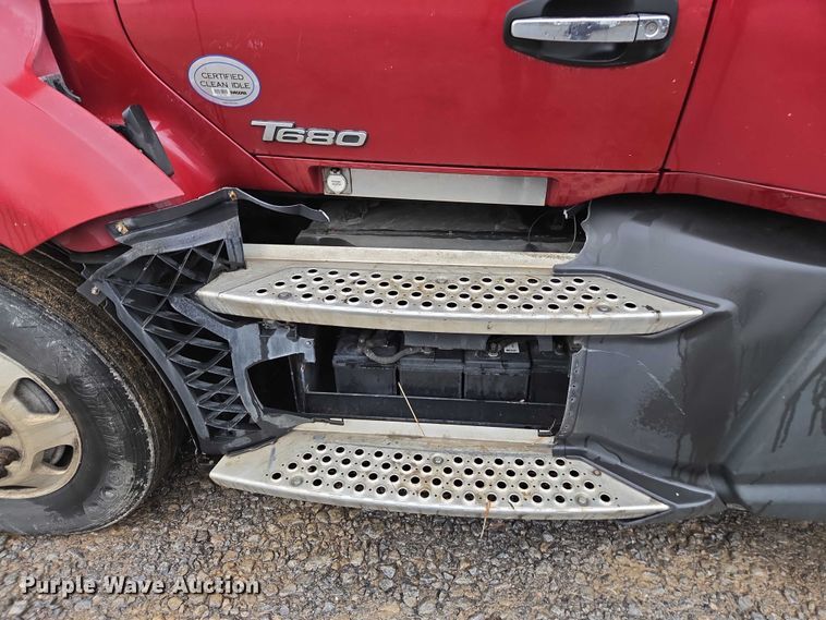 image for item DU2560 2015 Kenworth T680 semi truck