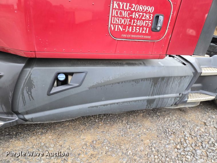 image for item DU2560 2015 Kenworth T680 semi truck