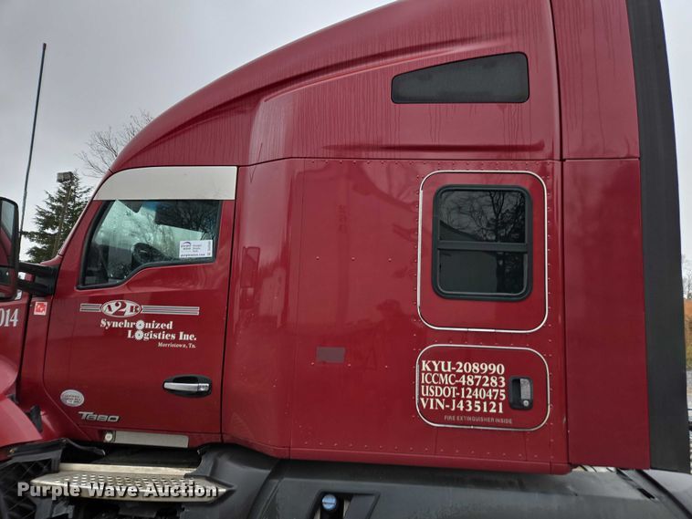 image for item DU2560 2015 Kenworth T680 semi truck