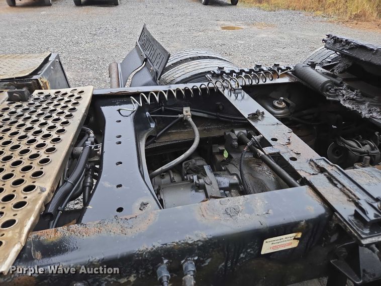 image for item DU2560 2015 Kenworth T680 semi truck