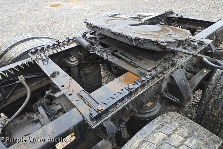 image for item DU2560 2015 Kenworth T680 semi truck