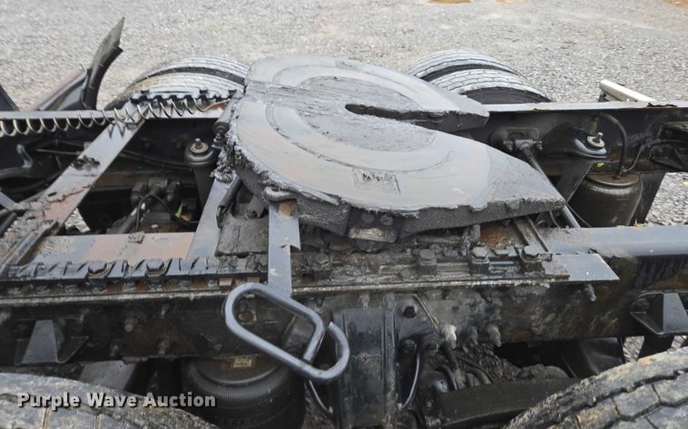 image for item DU2560 2015 Kenworth T680 semi truck