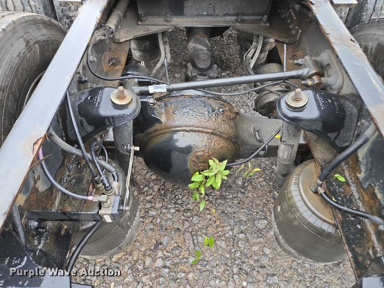 image for item DU2560 2015 Kenworth T680 semi truck