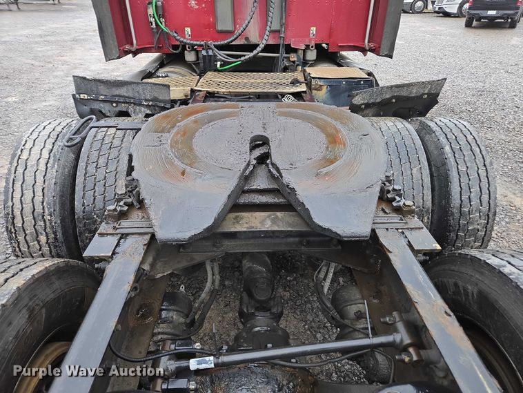 image for item DU2560 2015 Kenworth T680 semi truck