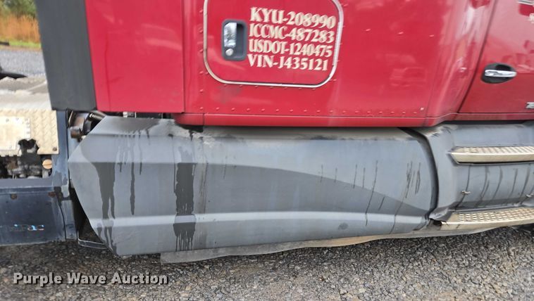 image for item DU2560 2015 Kenworth T680 semi truck