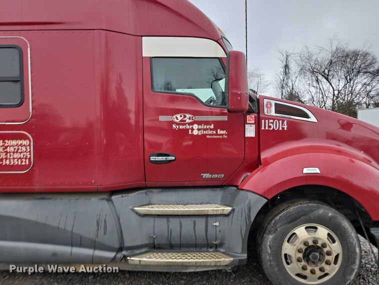 image for item DU2560 2015 Kenworth T680 semi truck