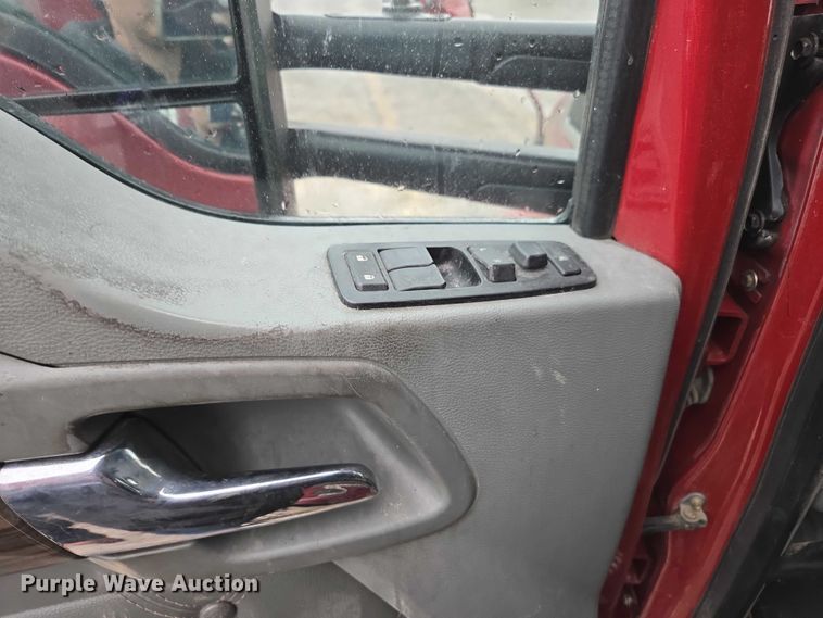 image for item DU2560 2015 Kenworth T680 semi truck