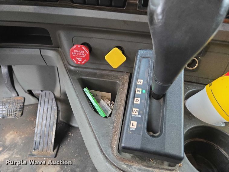 image for item DU2560 2015 Kenworth T680 semi truck