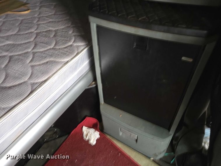 image for item DU2560 2015 Kenworth T680 semi truck