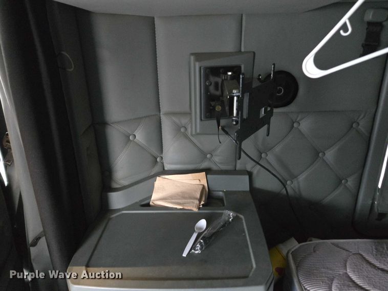 image for item DU2560 2015 Kenworth T680 semi truck