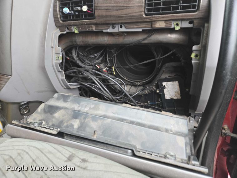 image for item DU2560 2015 Kenworth T680 semi truck