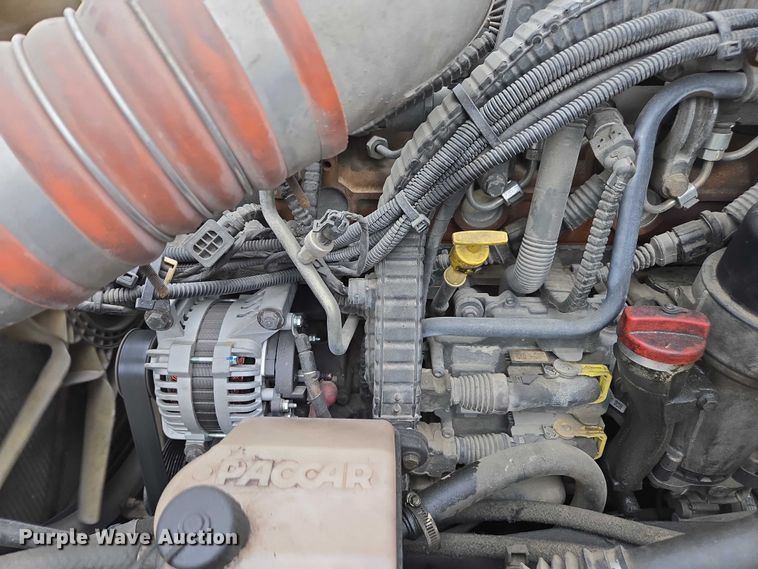 image for item DU2560 2015 Kenworth T680 semi truck