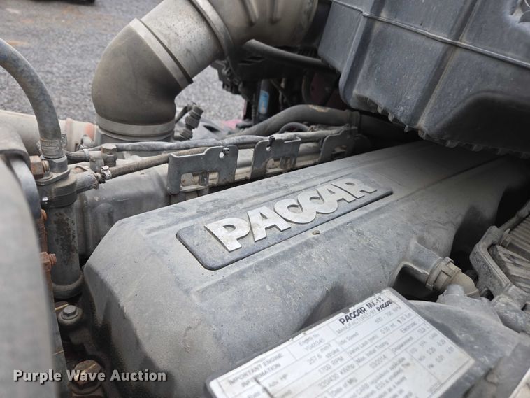 image for item DU2560 2015 Kenworth T680 semi truck