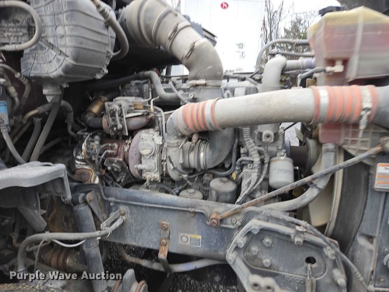 image for item DU2560 2015 Kenworth T680 semi truck