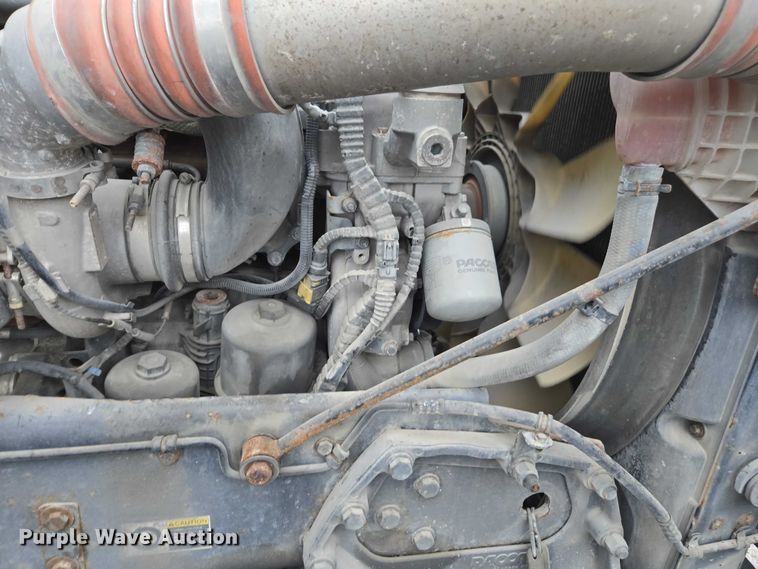 image for item DU2560 2015 Kenworth T680 semi truck