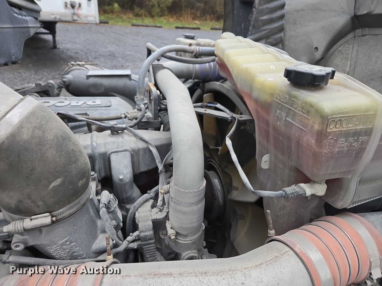 image for item DU2560 2015 Kenworth T680 semi truck