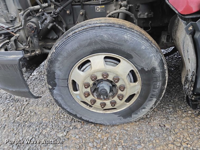 image for item DU2560 2015 Kenworth T680 semi truck